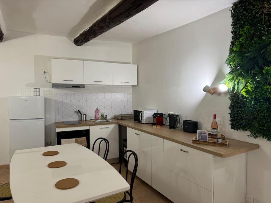 Appartement T2 Cosy Centre-Ville Pernes-les-Fontaines Exteriör bild